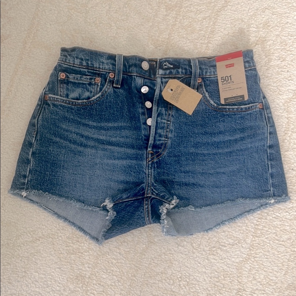 NWT LEVI’S Blue Denim 501 Shorts - Size 28